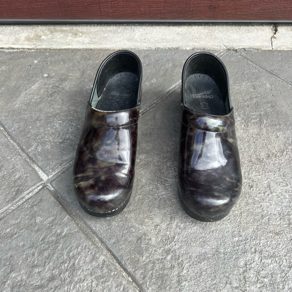 Dansko Clog Size 39 - image 2